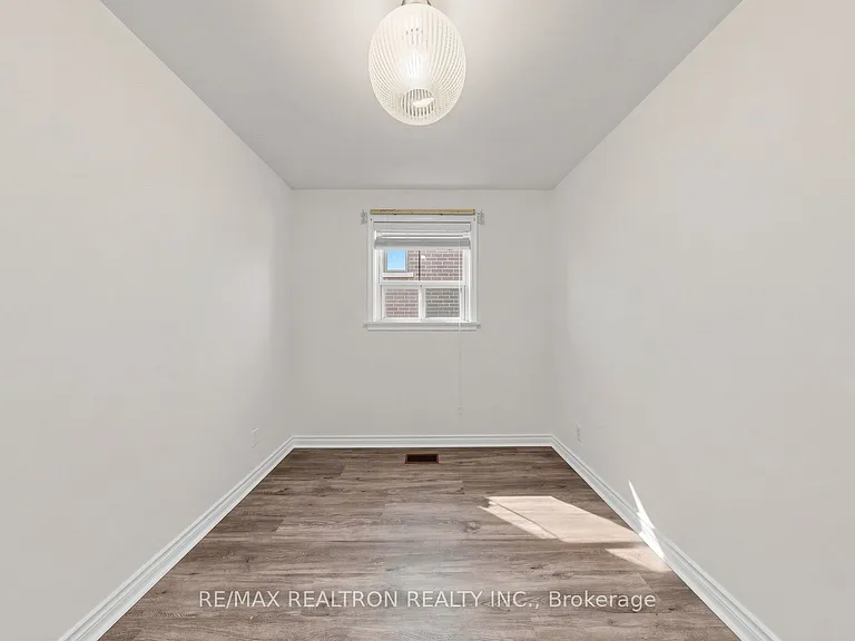 398 Connaught Ave — Photo 24