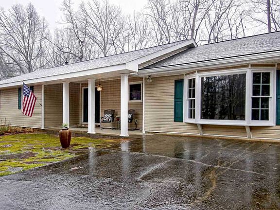 5th image of 185 Rosewood Dr