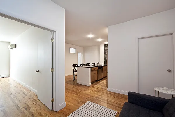 Rented by R New York | media 23