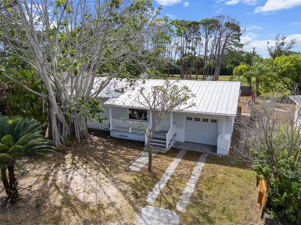 302 80th Ave NE, Saint Petersburg, FL 33702