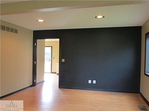 5th image of 6039 E Hart St