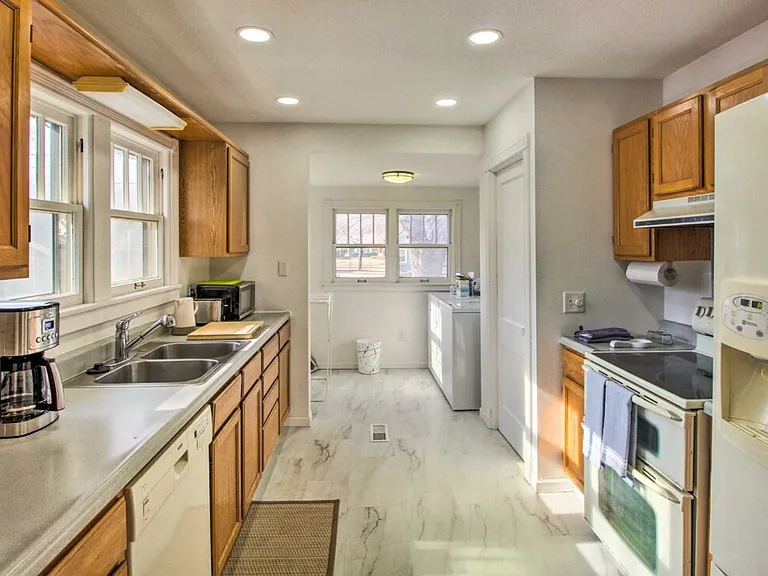 1417 Washington St — Photo 9