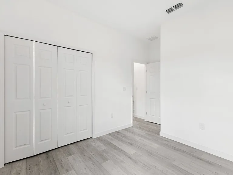 716 Desmoines Dr — Photo 28