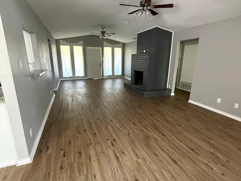 1402 E Marseille Ln — Photo 4