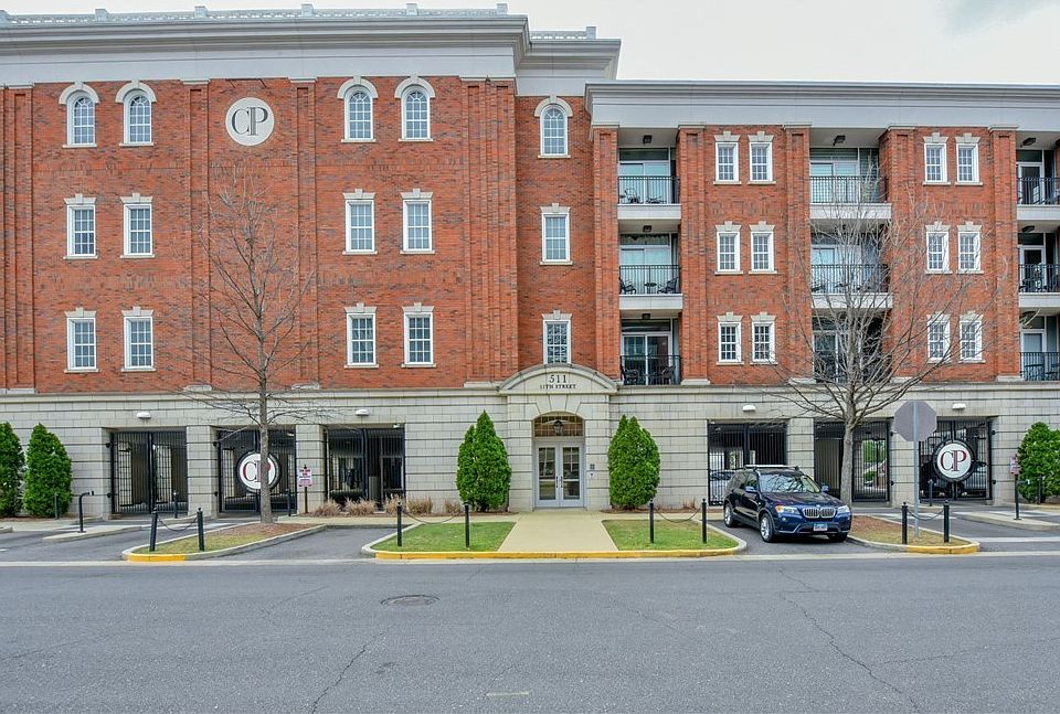1st image of 511 11th St APT 308