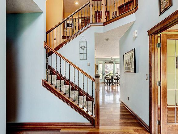 4th image of 2828 Deverell Dr