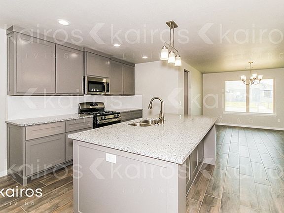 5th image of 2704 Daytona Ave