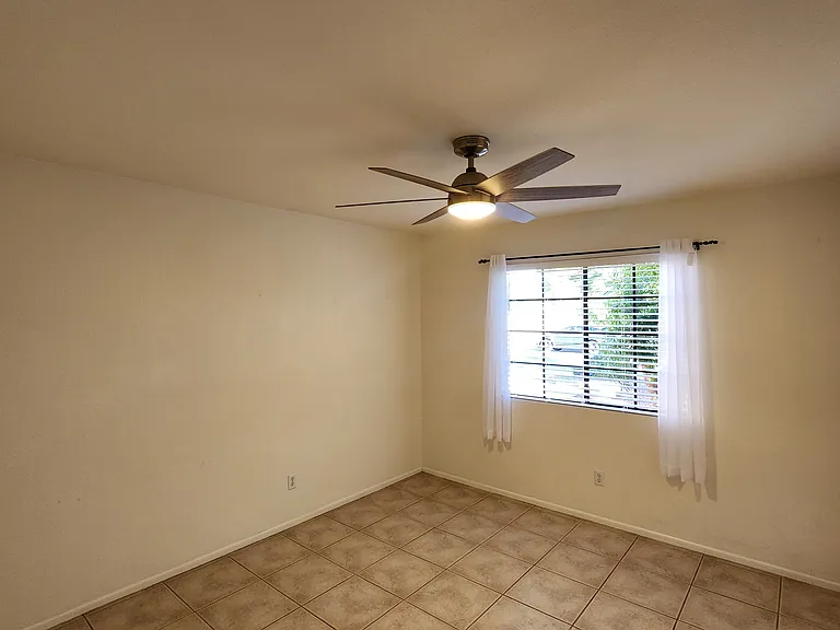 1631 E Elgin St — Photo 11