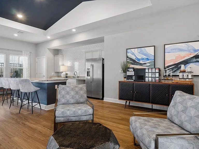 Aurora Apartments — Photo 3