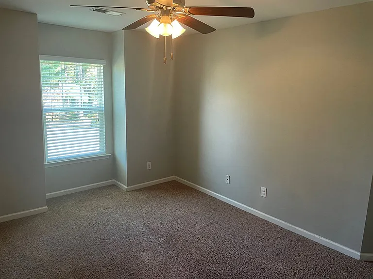1090 Rockdale Blvd — Photo 7
