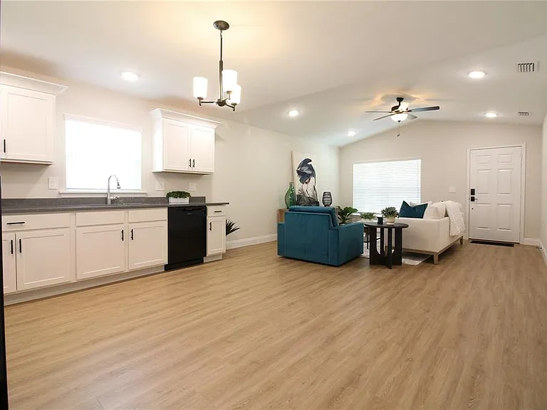 1242 Dorothy St — Photo 8