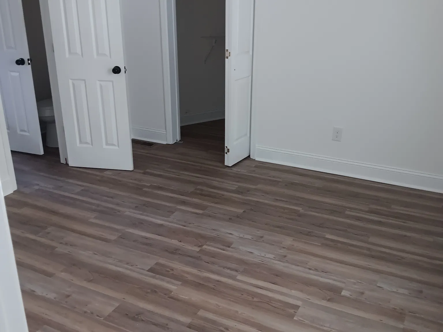 5 bed, 2500 sqft, $2,450 — Photo 4