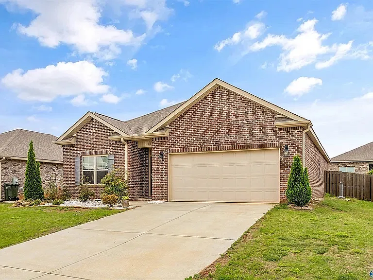 4 bed, 1863 sqft, $2,000 — Photo 2