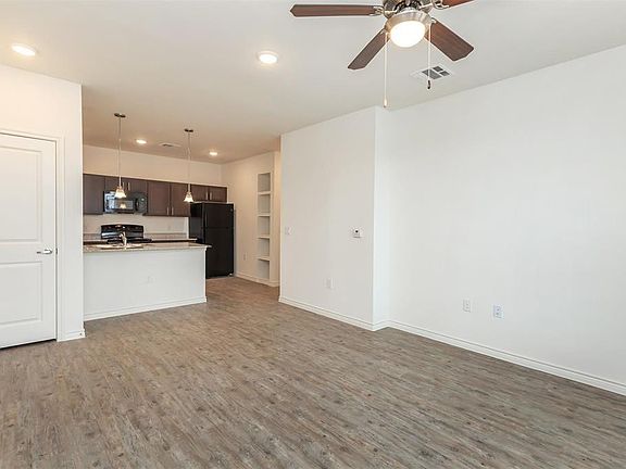 5th image of 2000 W Cary St