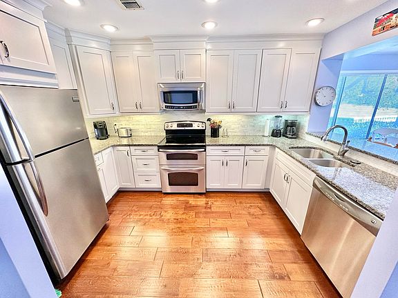 4th image of 5096 Beachwalk Pl