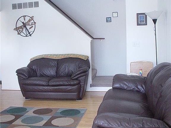 4th image of 849 Oakwood Dr