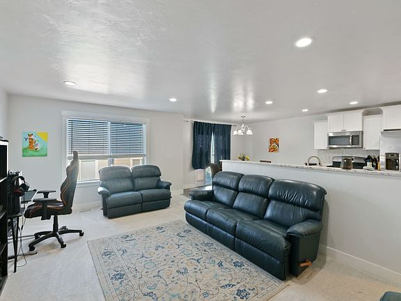 3rd image of 15104 S Gallant Dr