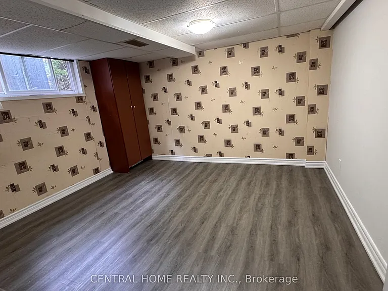 100 Burbank Dr — Photo 30