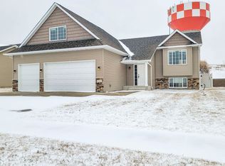 2501 15th St NW, Minot, ND 58703