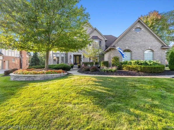 21555 Chase Dr, Novi, MI 48375