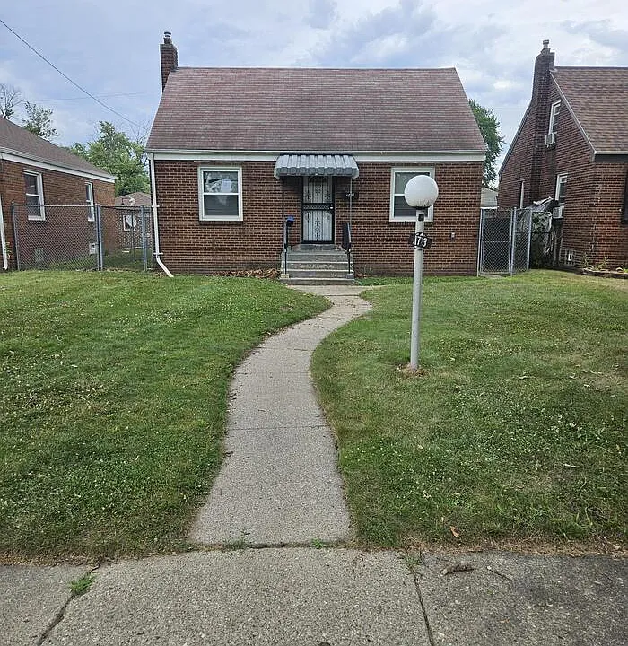 743 Hanley St