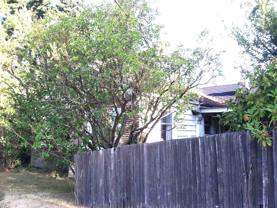 2nd image of 2704 NE 75th St