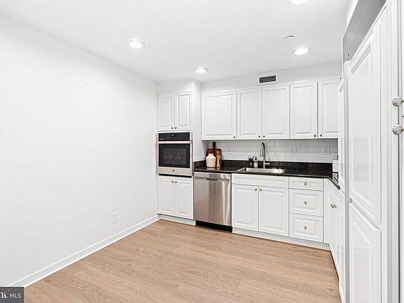 4th image of 211 S 4th St APT 104