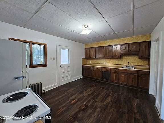 4th image of 423 Lackawanna Ave #2