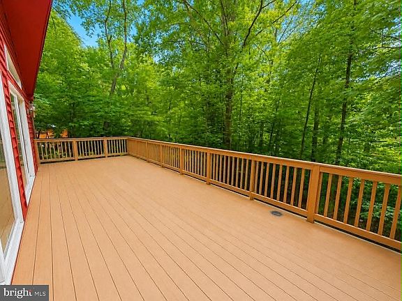 5th image of 8 Mahon Cir