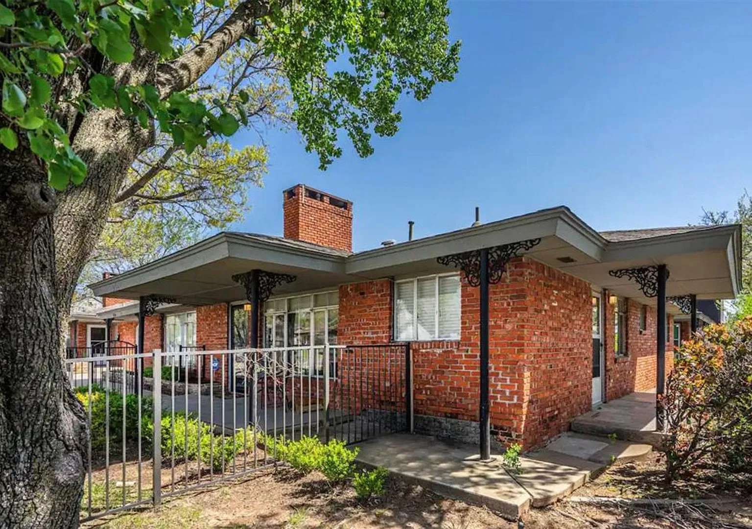 Adorable duplex + Heart of OKC + Close to entertainment + restaurants — Photo 1