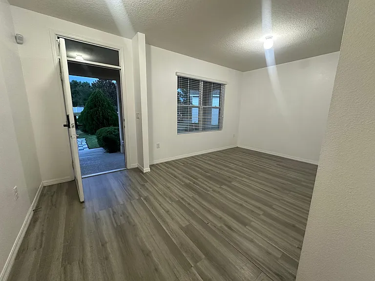 881 Lake Cummings Blvd — Photo 7