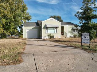 400 Garfield St, Quinter, KS 67752