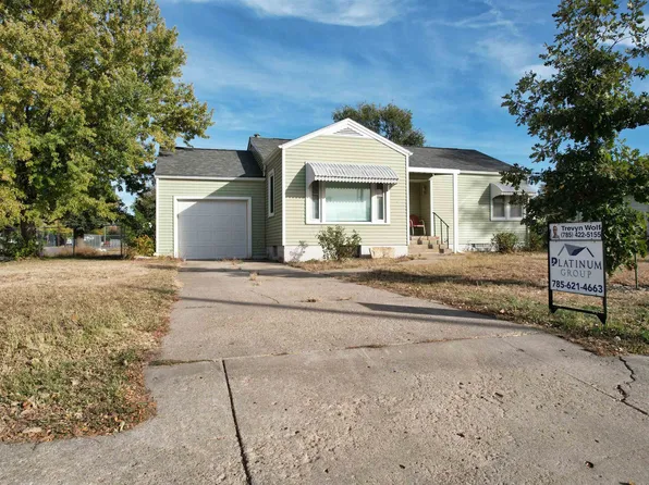 400 Garfield St, Quinter, KS 67752