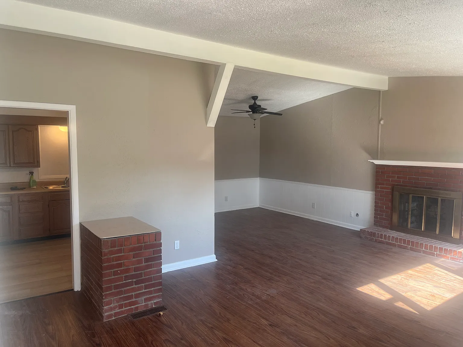 4 bed, 1800 sqft, $1,800 — Photo 1