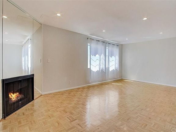 3rd image of 4189 Vineland Ave Unit 104