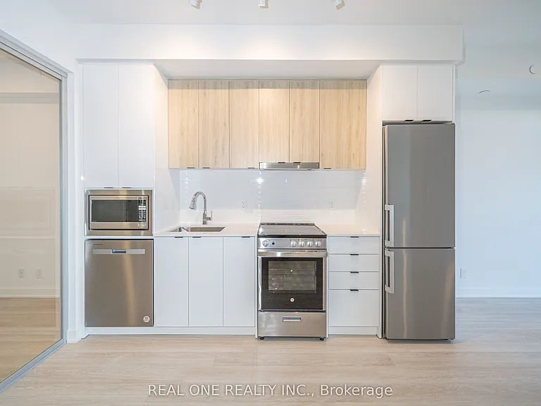30 Upper Mall Way #1408 — Photo 9