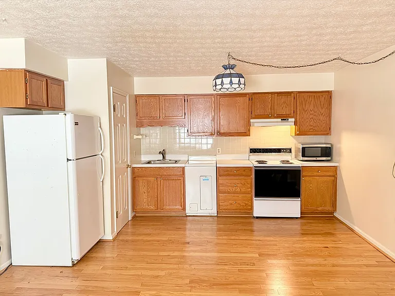 215 S Eaton St — Photo 3