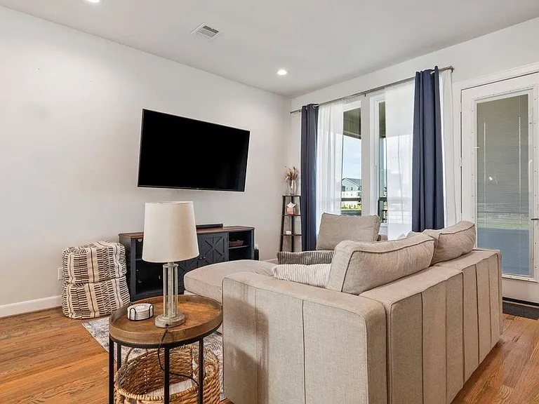 316 Jensen Dr — Photo 15
