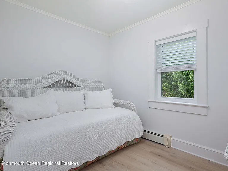 1233 Oakwood Rd — Photo 14