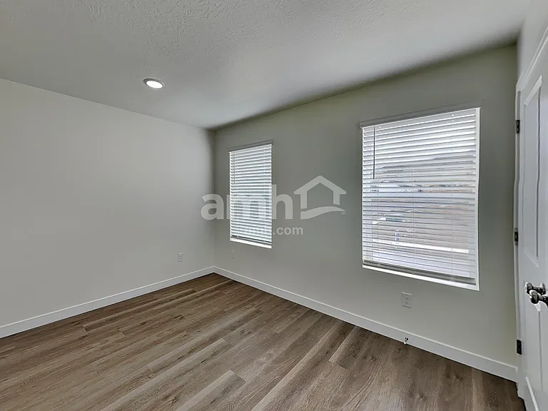1232 W Mahogany St — Photo 16
