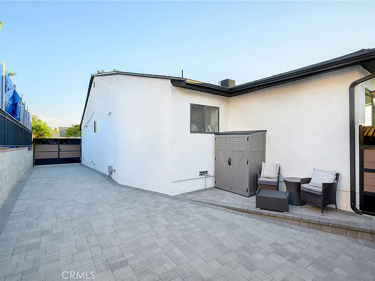 915 Cornell — Photo 20