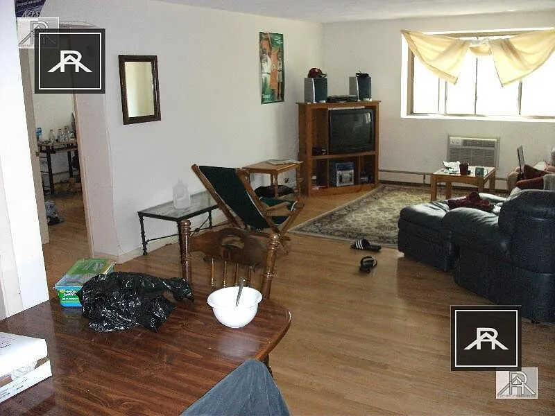 2 bed, 1.0 bath, $3,200 — Photo 3