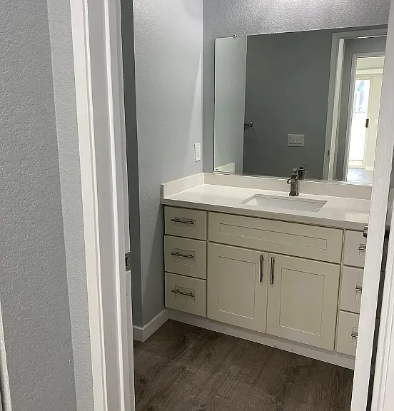 Lakewood Court Apartments — Photo 3