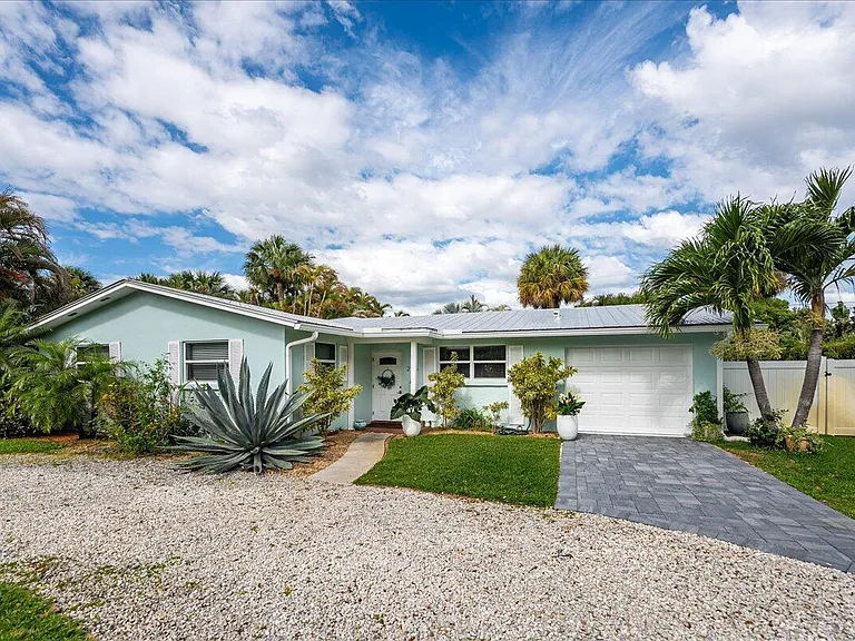 206 SE Wentworth Dr — Photo 3