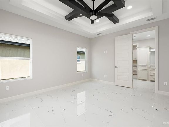 5th image of 202 Janet Cir S