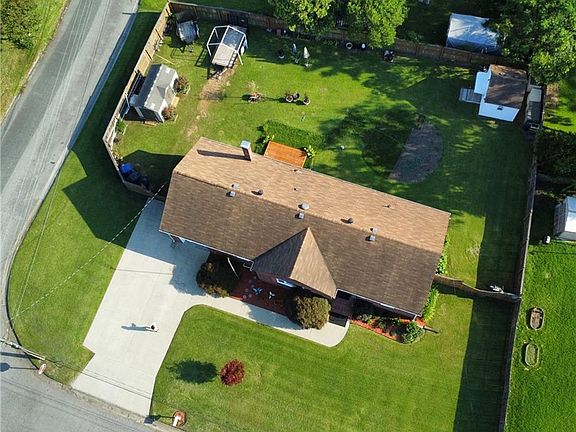 3rd image of 4901 Clintwood Dr