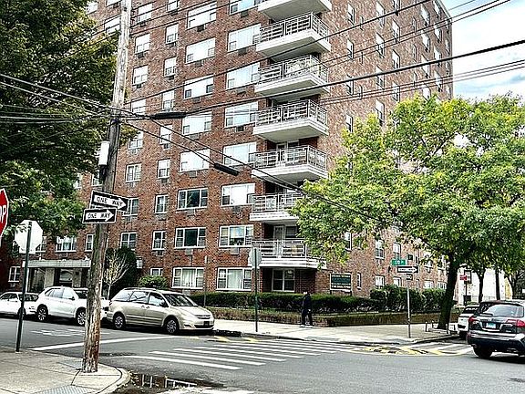 5th image of 8912 170th St Unit 5