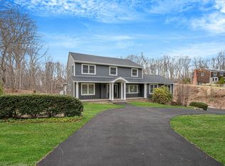 33 Brookfield Rd, Northport, NY 11768