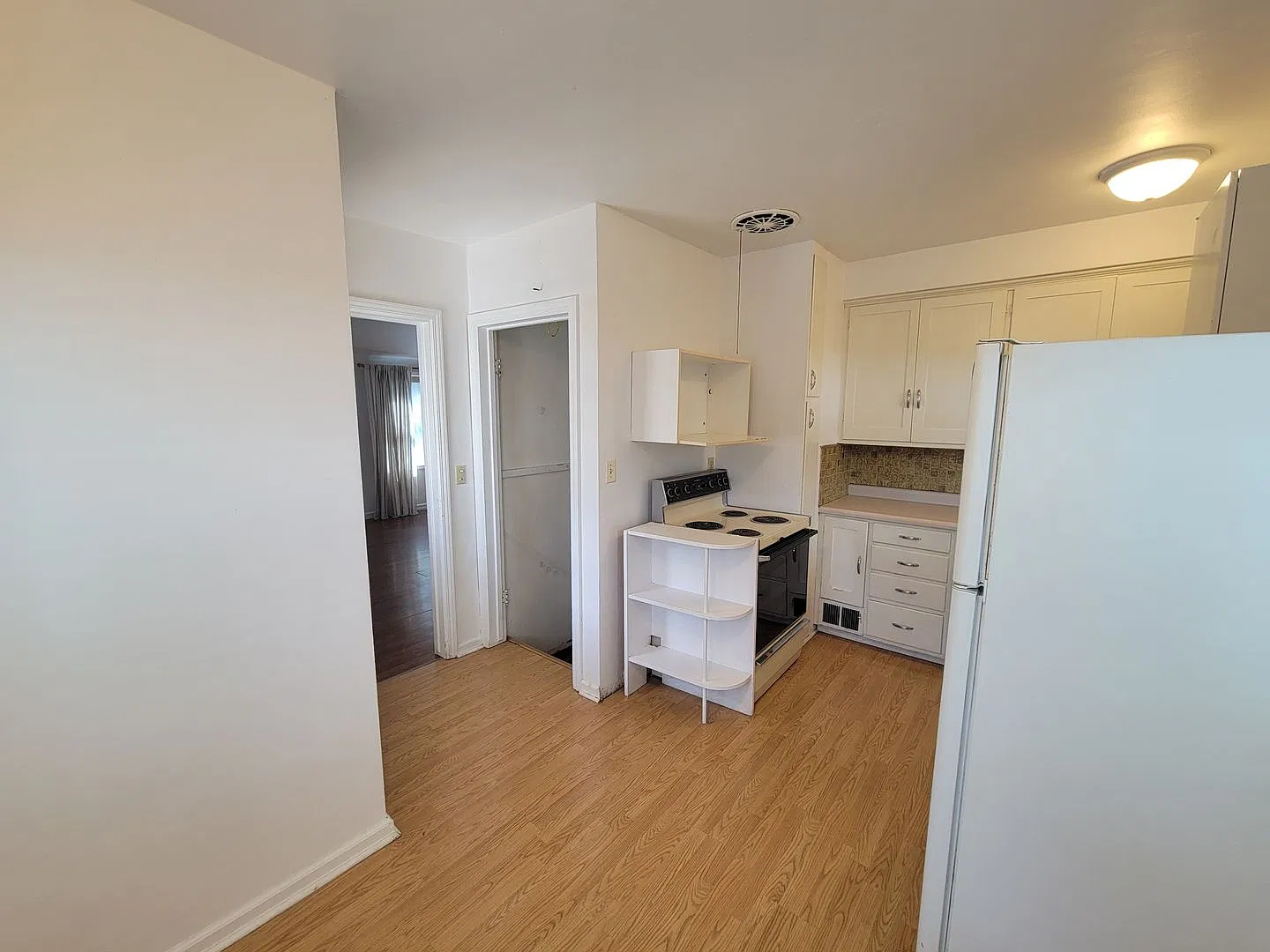 4 Bed 1.5 Bath Home For Rent Near Campus Leasing June 2027-2028 — Photo 3