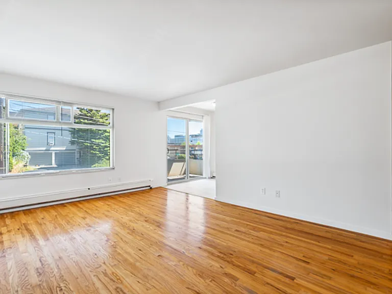 570 Ward St — Photo 10